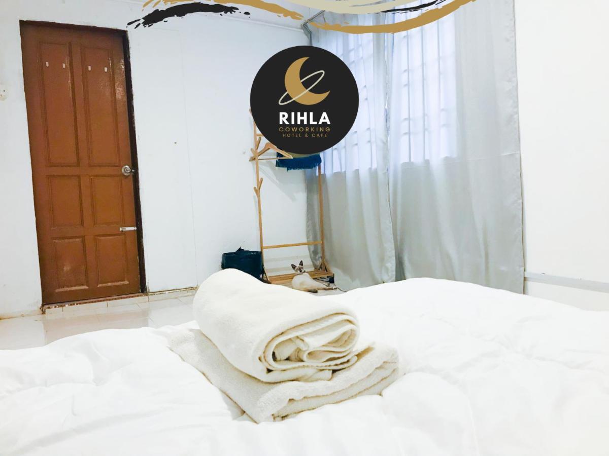 Rihla Dataran Tengah Hostel Gua Musang Exterior photo