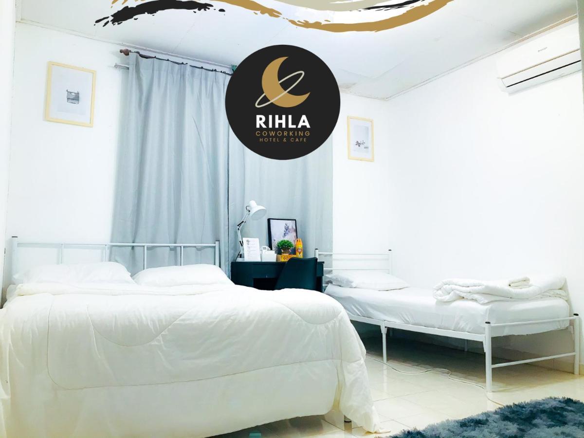 Rihla Dataran Tengah Hostel Gua Musang Exterior photo
